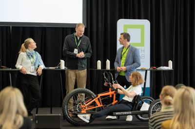 Håndcykling på Aktivitetsbanen