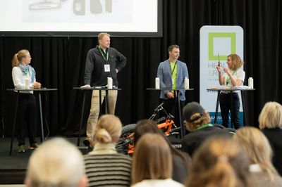 Paneldebat på scenen